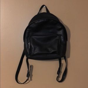 ⭐️Universal Thread Mini Backpack⭐️